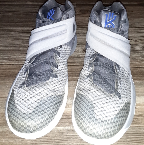 Nike Kyrie 2 Omega 2016 Drop Size 11.5 US - Picture 1 of 12